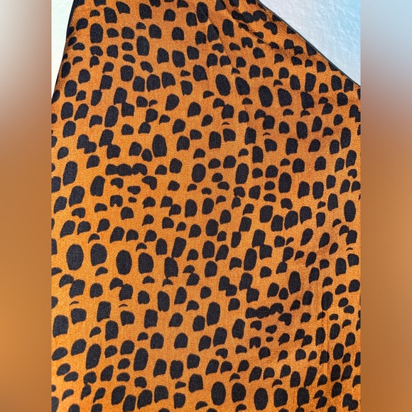 Express Reversible Animal leopard Print V-
Neck Spaghetti Strap Cami Top NWOT - Picture 5 of 11